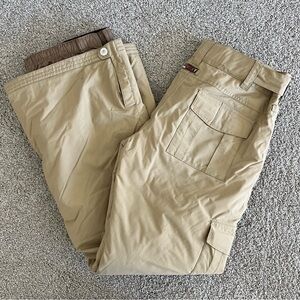 Roxy backyard snowpants with cargo pockets. Tan snowpants. Size small